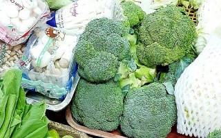 Giá thực phẩm hôm nay 16/10: Ảnh hưởng mưa bão, rau củ tiếp đà tăng mạnh