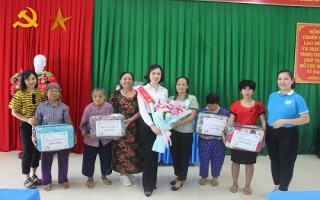Á hậu Lê Thị Khánh Vân thăm và tặng quà tại trung tâm công tác xã hội và Quỹ bảo trợ trẻ em tỉnh Tuyên Quang