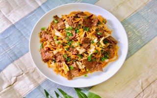 Mì spaghetti xào thịt bò