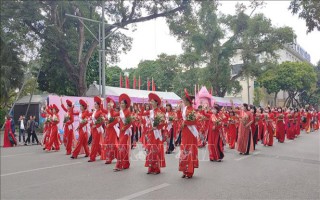 Tôn vinh tà áo dài truyền thống trong 'Hương sắc Tràng An'