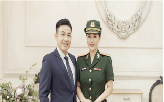 Nhà báo Xuân Nguyên và NSƯT Hương Giang chuẩn bị làm Lễ Hằng Thuận tại chùa Vạn Phúc