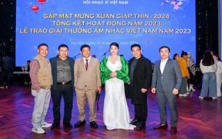 "Cõng Chữ Về Bản": Bản tình ca về người đi gieo mùa Xuân vùng cao biên giới bất tận